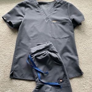 Figs limited edition charcoal pride joggers and scrub top M petite